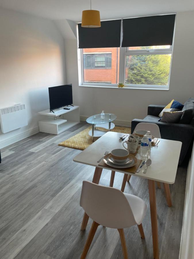 #0202 One Bedroom Serviced Apartment-Free Parking Derby Exterior foto